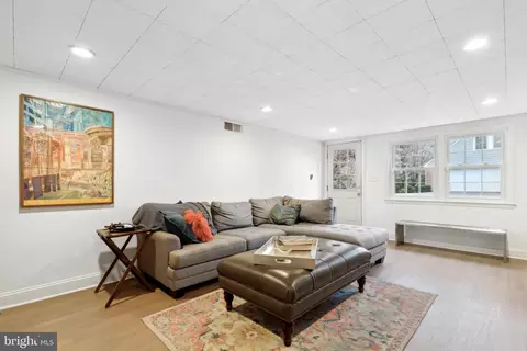Living - 1160 Thomas Rd, Wayne, PA 19087 photo 5 of 7