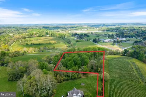 8 Deblyn V Ln, West Chester, PA 19382