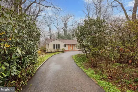 Exterior - 671 Davis Ln, Wayne, PA 19087 photo 2 of 7