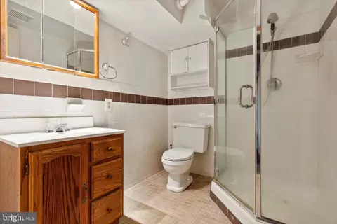 Bath - 671 Davis Ln, Wayne, PA 19087 photo 2 of 2