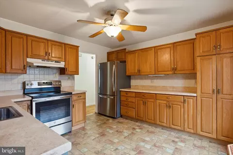 Kitchen - 671 Davis Ln, Wayne, PA 19087 photo 1 of 3