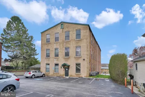 541 Washington Ave #402, Phoenixville, PA 19460