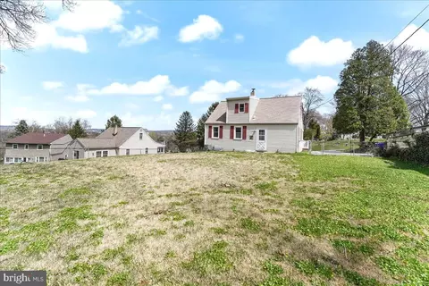 Exterior - 4 Longview Rd, Malvern, PA 19355 photo 7 of 10