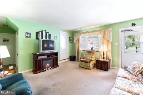 Living - 4 Longview Rd, Malvern, PA 19355 photo 2 of 3