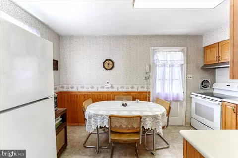Dining - 4 Longview Rd, Malvern, PA 19355 photo 2 of 2