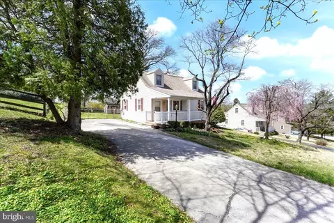 Exterior - 4 Longview Rd, Malvern, PA 19355 photo 2 of 10