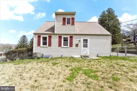 Exterior - 4 Longview Rd, Malvern, PA 19355 photo 9 of 10