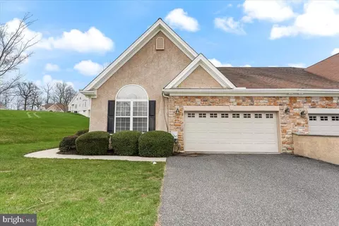 600 Strawbridge Ln, West Grove, PA 19390