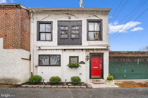 29 Locust Aly, West Chester, PA 19382
