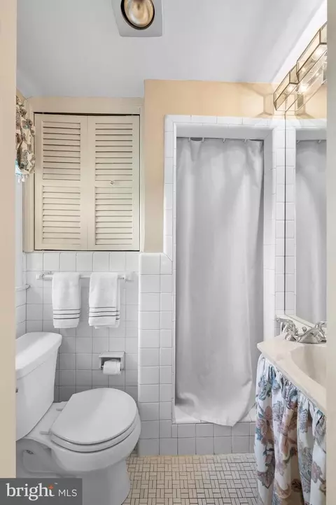 Bath - 243 Walnut Rd, Strafford, PA 19087 photo 2 of 4