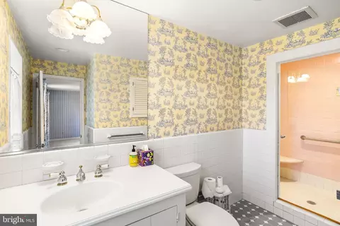 Bath - 175 Beaumont Rd, Devon, PA 19333 photo 2 of 10