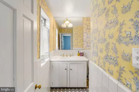 Bath - 175 Beaumont Rd, Devon, PA 19333 photo 1 of 10