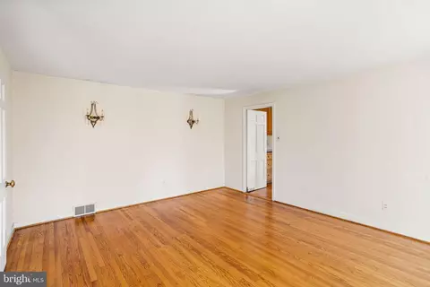 Living - 175 Beaumont Rd, Devon, PA 19333 photo 2 of 7