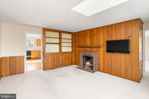 Living - 175 Beaumont Rd, Devon, PA 19333 photo 7 of 7