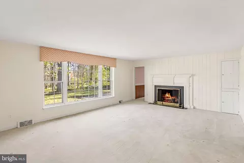 Living - 175 Beaumont Rd, Devon, PA 19333 photo 4 of 7