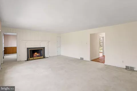 Living - 175 Beaumont Rd, Devon, PA 19333 photo 5 of 7