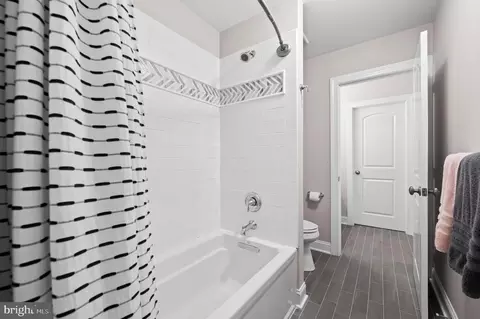 Bath - 498 Pugh Rd, Wayne, PA 19087 photo 6 of 8