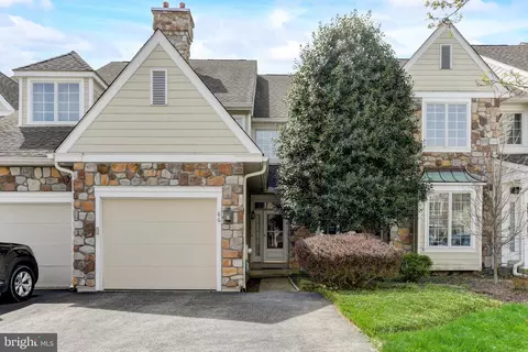 86 Highpoint Dr, Berwyn, PA 19312