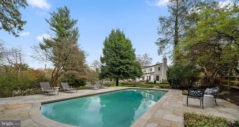 Exterior - 121 Hunters Ln, Devon, PA 19333 photo 12 of 21