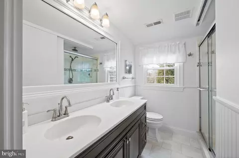Bath - 121 Hunters Ln, Devon, PA 19333 photo 8 of 11