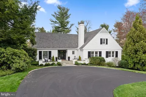 Exterior - 121 Hunters Ln, Devon, PA 19333 photo 2 of 21
