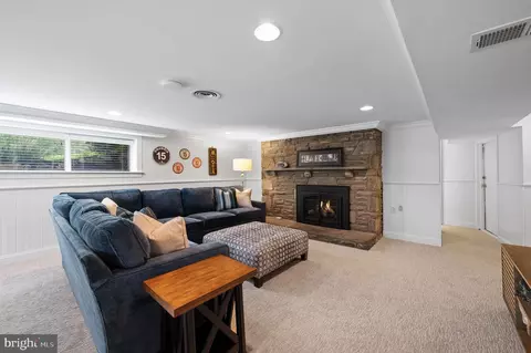 Living - 121 Hunters Ln, Devon, PA 19333 photo 7 of 8