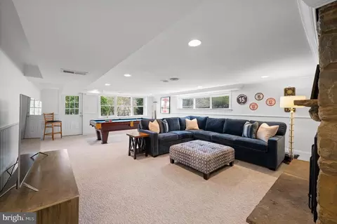 Living - 121 Hunters Ln, Devon, PA 19333 photo 6 of 8