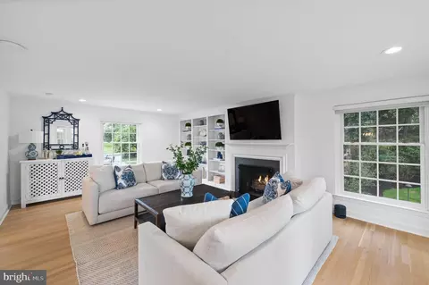 Living - 121 Hunters Ln, Devon, PA 19333 photo 1 of 8