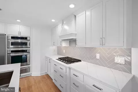Kitchen - 121 Hunters Ln, Devon, PA 19333 photo 4 of 5