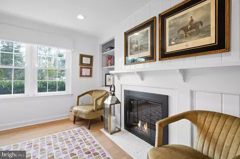Living - 121 Hunters Ln, Devon, PA 19333 photo 5 of 8