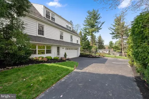 Exterior - 121 Hunters Ln, Devon, PA 19333 photo 14 of 21