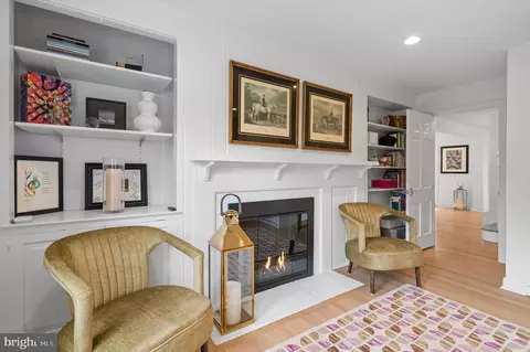 Living - 121 Hunters Ln, Devon, PA 19333 photo 4 of 8