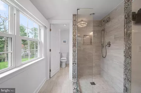 Bath - 121 Hunters Ln, Devon, PA 19333 photo 6 of 11