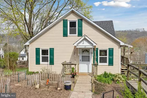 59 Pine St, Coatesville, PA 19320