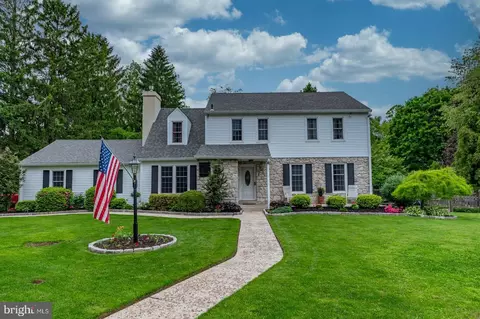 18 Four Winds Ln, Malvern, PA 19355