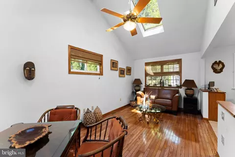 Living - 377 Red Fox Rd, Wayne, PA 19087 photo 4 of 4