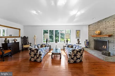 Living - 377 Red Fox Rd, Wayne, PA 19087 photo 3 of 4