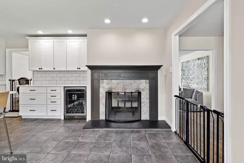 Living - 1259 Thomas Rd, Wayne, PA 19087 photo 2 of 14