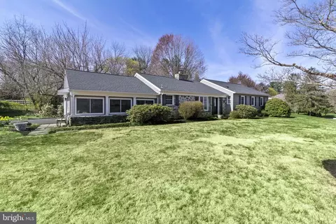 Exterior - 1259 Thomas Rd, Wayne, PA 19087 photo 7 of 8