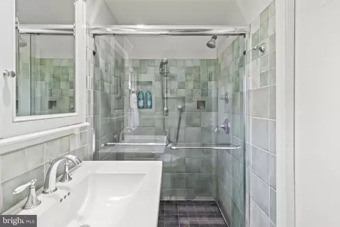 Bath - 1259 Thomas Rd, Wayne, PA 19087 photo 2 of 4