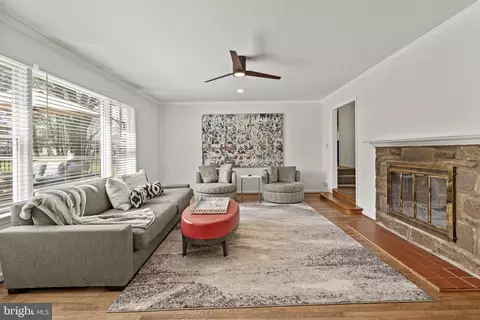 Living - 1259 Thomas Rd, Wayne, PA 19087 photo 8 of 14