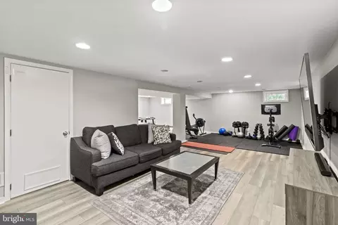 Living - 1259 Thomas Rd, Wayne, PA 19087 photo 12 of 14