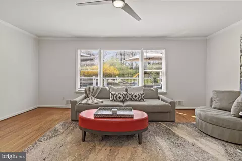 Living - 1259 Thomas Rd, Wayne, PA 19087 photo 6 of 14