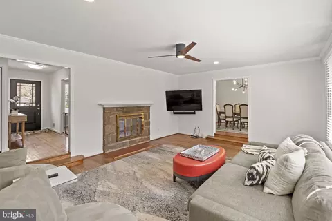 Living - 1259 Thomas Rd, Wayne, PA 19087 photo 5 of 14