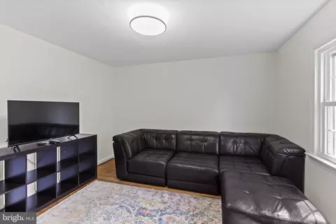 Living - 1259 Thomas Rd, Wayne, PA 19087 photo 10 of 14