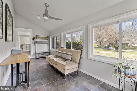 Living - 1259 Thomas Rd, Wayne, PA 19087 photo 4 of 14