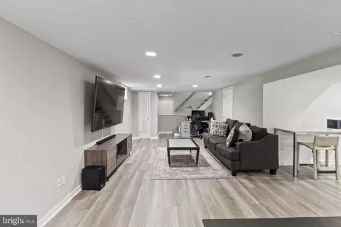 Living - 1259 Thomas Rd, Wayne, PA 19087 photo 13 of 14