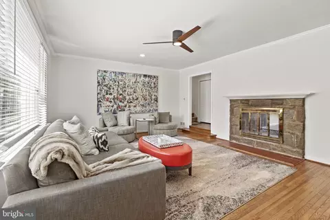Living - 1259 Thomas Rd, Wayne, PA 19087 photo 7 of 14