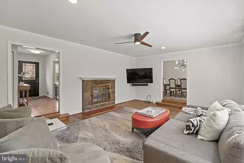 Living - 1259 Thomas Rd, Wayne, PA 19087 photo 1 of 14