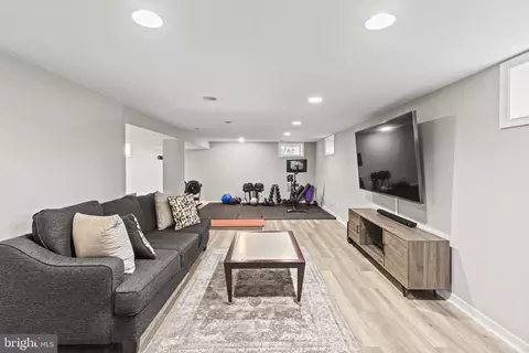 Living - 1259 Thomas Rd, Wayne, PA 19087 photo 11 of 14